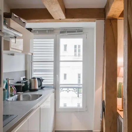 Calm And Atypical Studio Close To Quartier Latin In - Welkeys